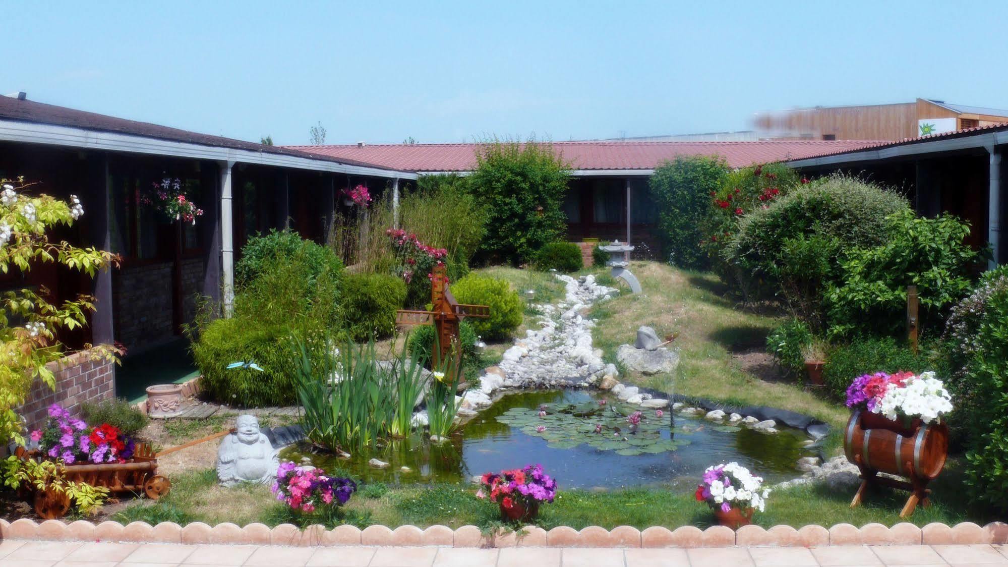 Hotel Restaurant Les Jardins D'Épône Exterior foto